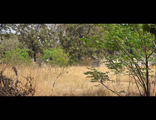 7,600M² VACANT LAND FOR SALE IN DOUGLASDALE